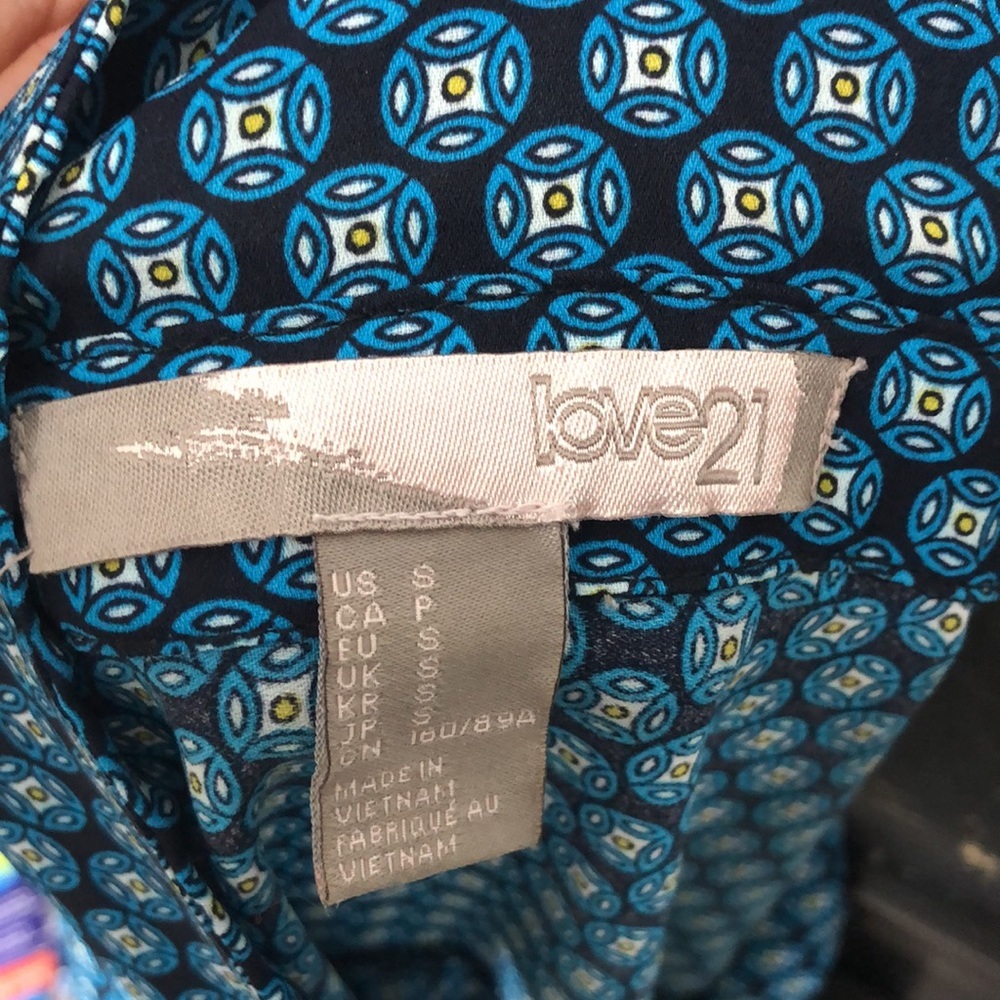 Y2K Forever 21‎ Wrap Style Medallion Print Draped Blouse Top Shirt Sz S - Picture 2 of 11
